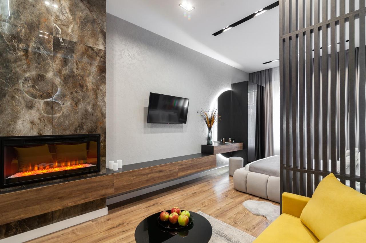 Dream Apartament On Drahomanova Street Leopoli Esterno foto