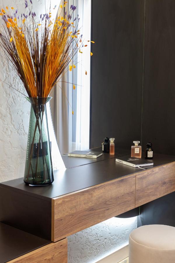 Dream Apartament On Drahomanova Street Leopoli Esterno foto