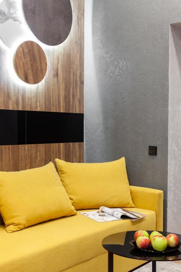 Dream Apartament On Drahomanova Street Leopoli Esterno foto