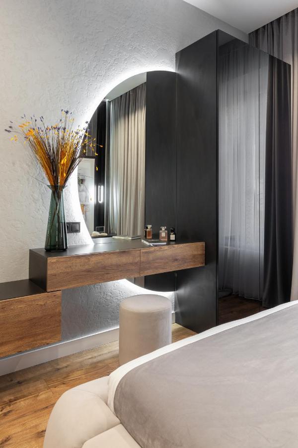 Dream Apartament On Drahomanova Street Leopoli Esterno foto