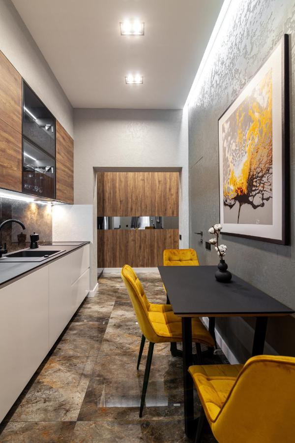 Dream Apartament On Drahomanova Street Leopoli Esterno foto