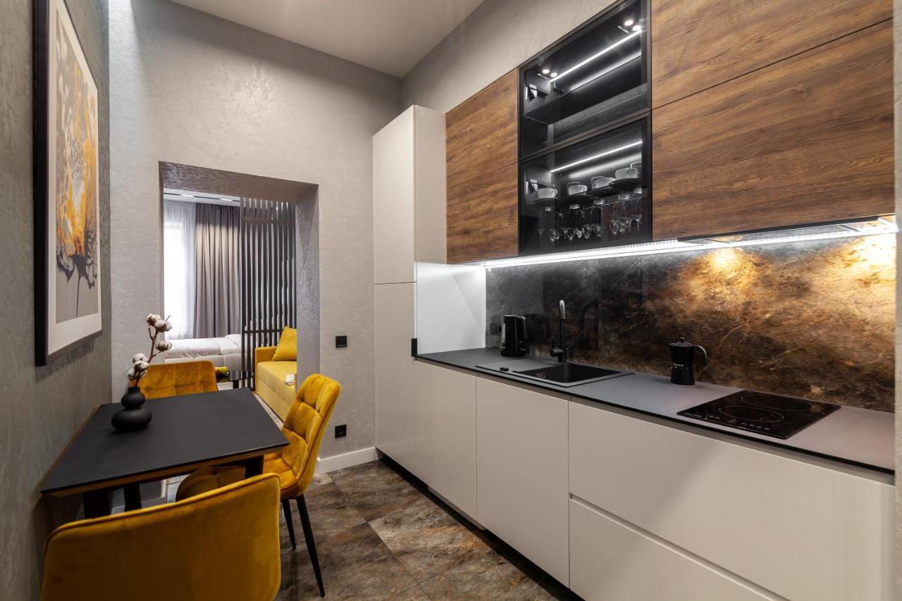 Dream Apartament On Drahomanova Street Leopoli Esterno foto