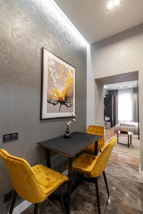 Dream Apartament On Drahomanova Street Leopoli Esterno foto