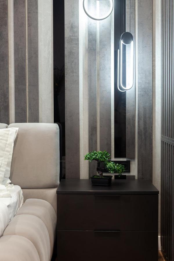 Dream Apartament On Drahomanova Street Leopoli Esterno foto